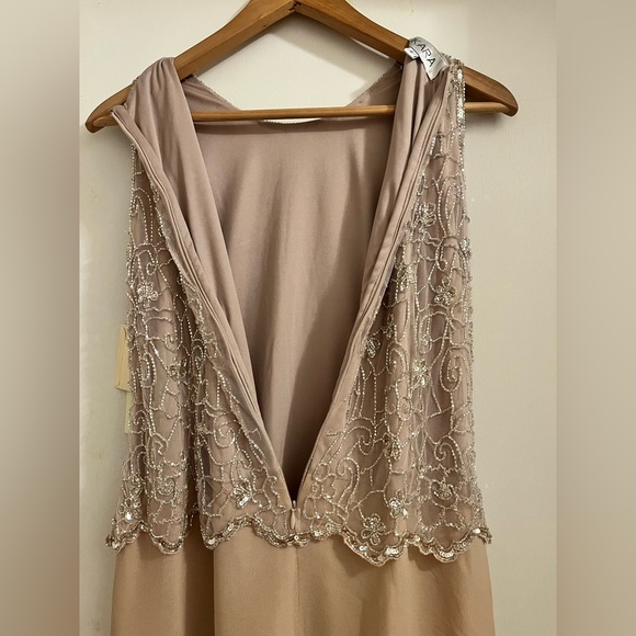 NWT J KARA Beaded Formal Sleeveless Blush Gown with Gold Sequins - Picture 6 of 16